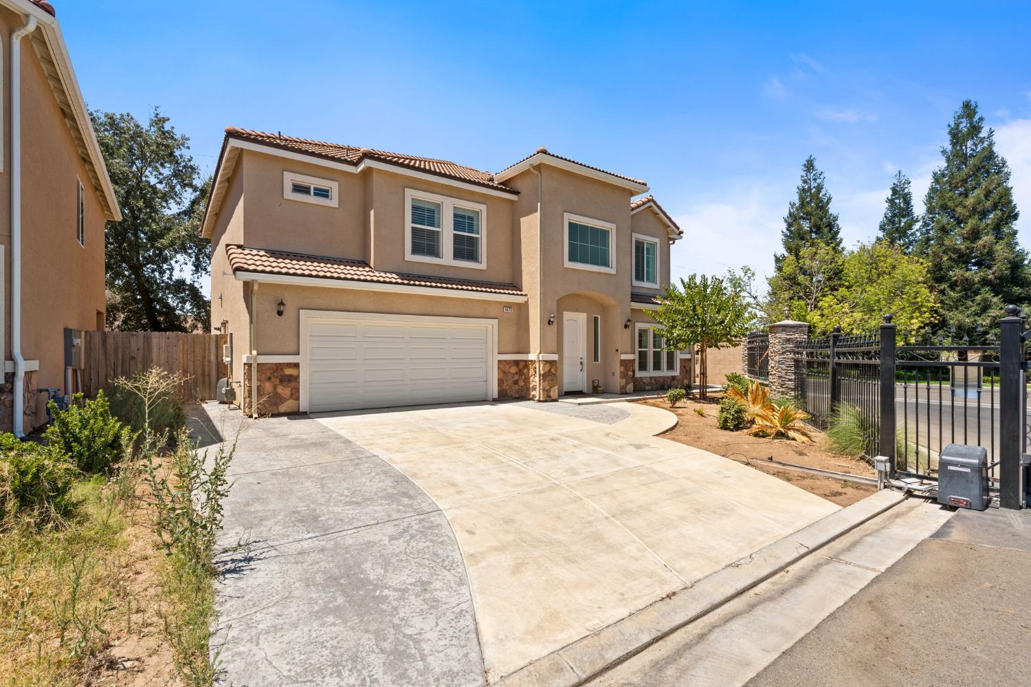 4473 W Langden Dr, Fresno, CA 93722