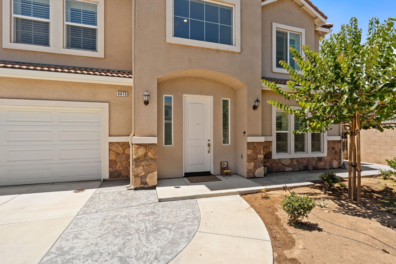 4473 W Langden Dr, Fresno, CA 93722