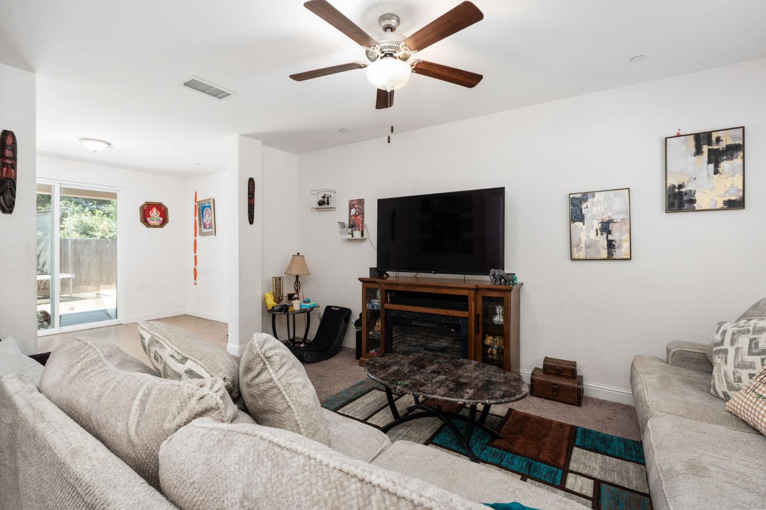 4473 W Langden Dr, Fresno, CA 93722