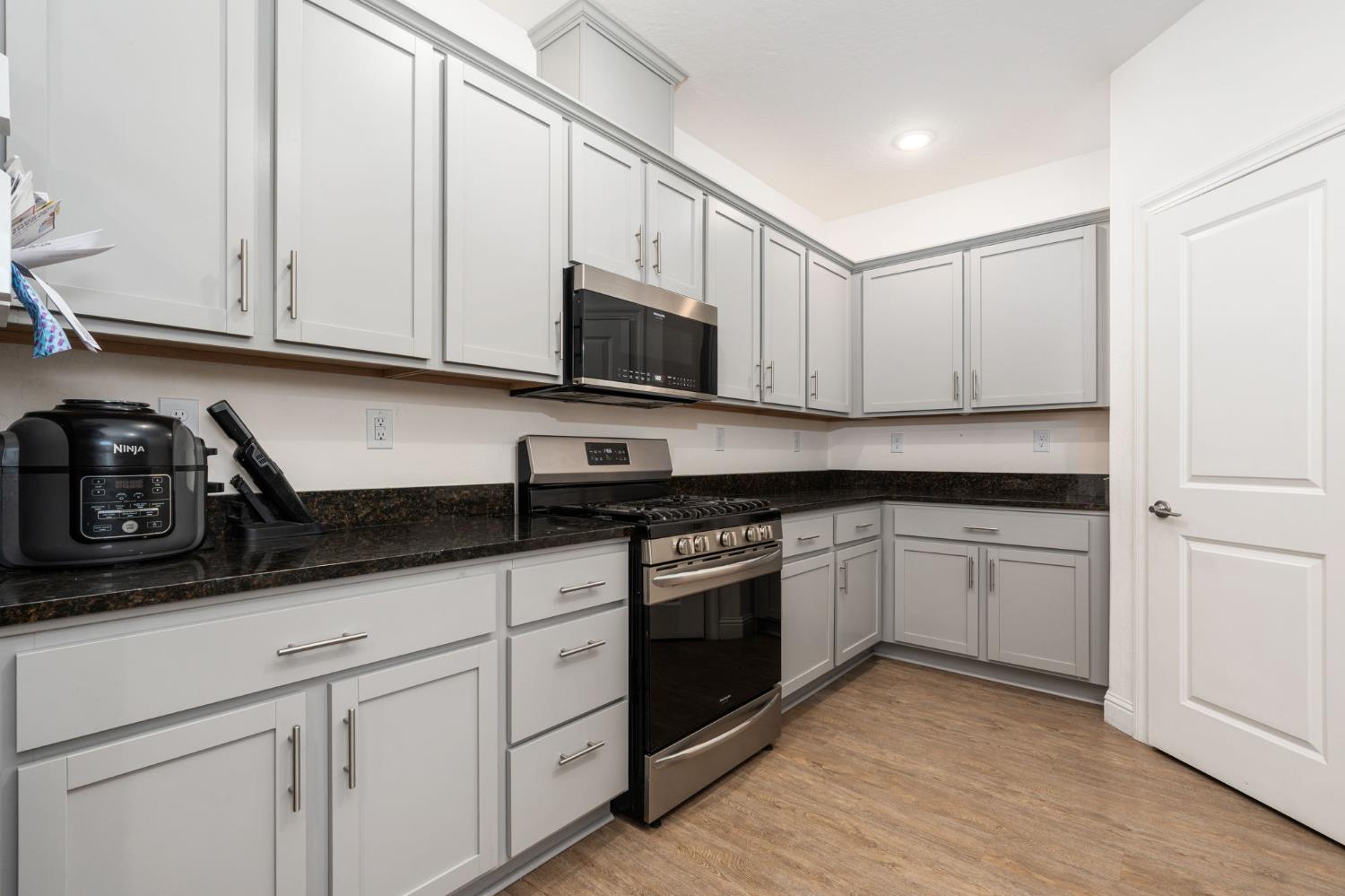 4473 W Langden Dr, Fresno, CA 93722