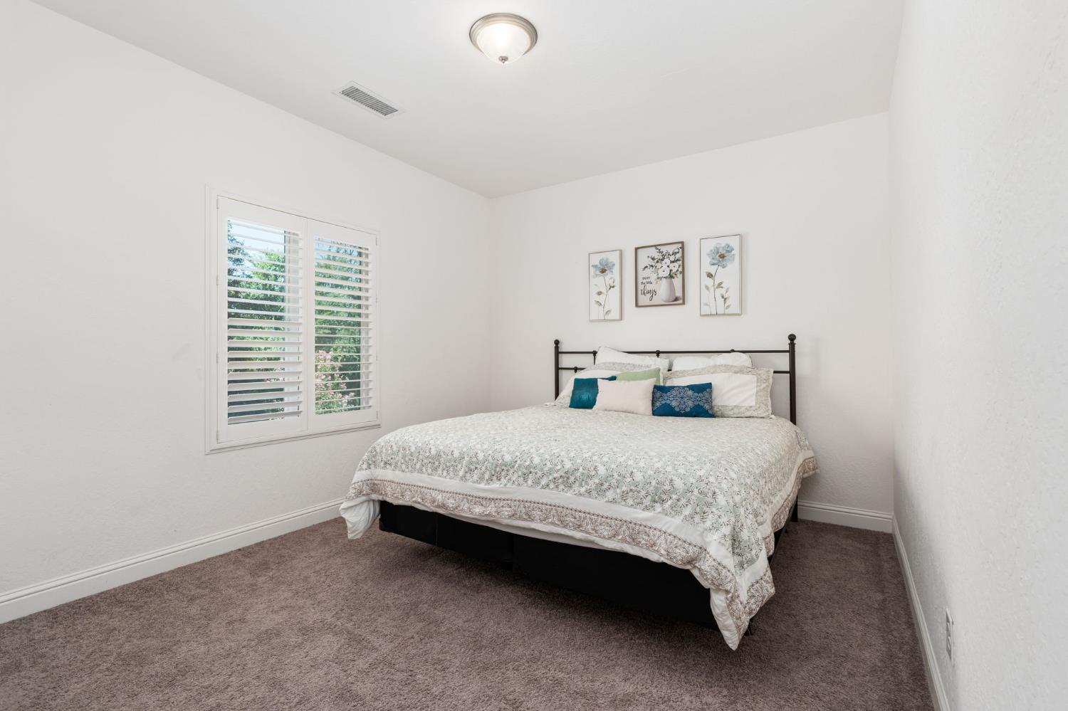 4473 W Langden Dr, Fresno, CA 93722