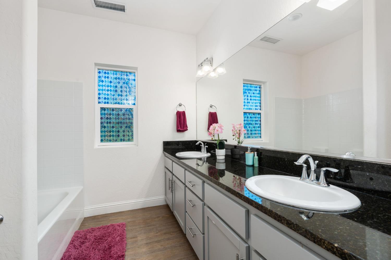 4473 W Langden Dr, Fresno, CA 93722
