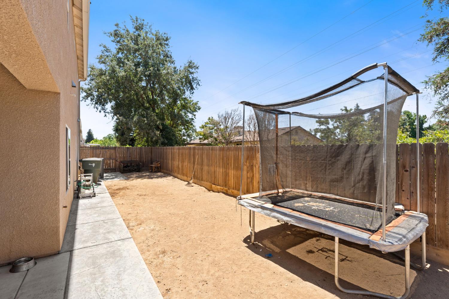 4473 W Langden Dr, Fresno, CA 93722