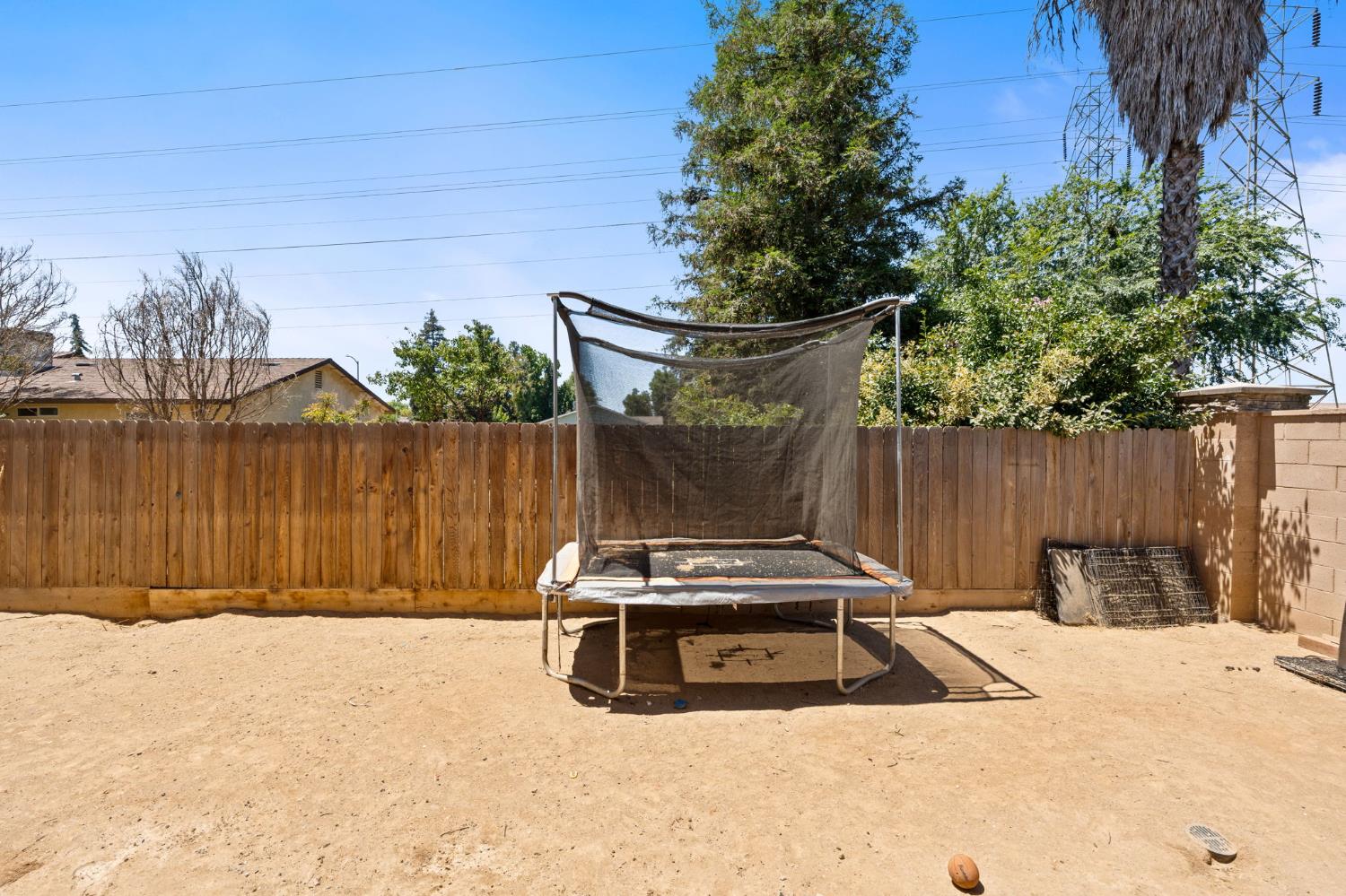 4473 W Langden Dr, Fresno, CA 93722
