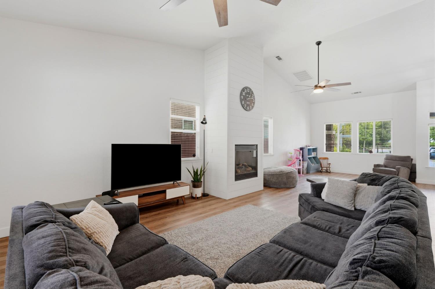 150 Reese, Visalia, CA 93277