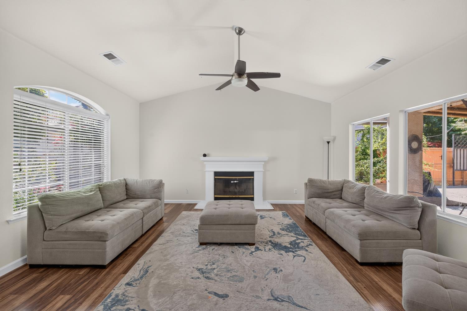 9845 N Woodrow Ave, Fresno, CA 93720