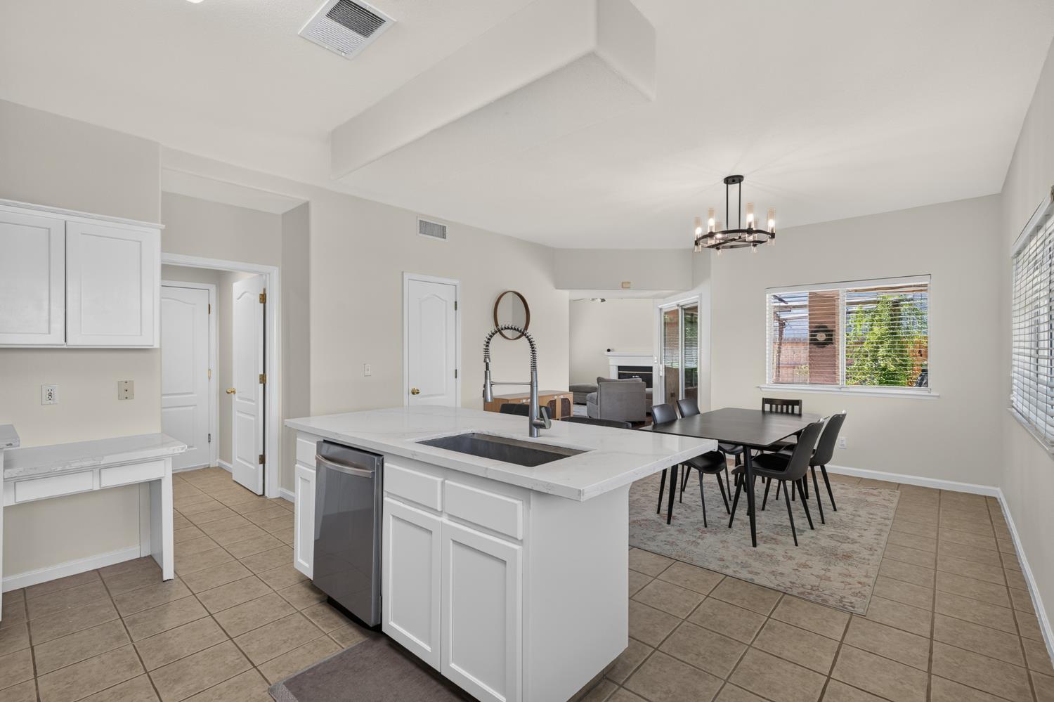 9845 N Woodrow Ave, Fresno, CA 93720