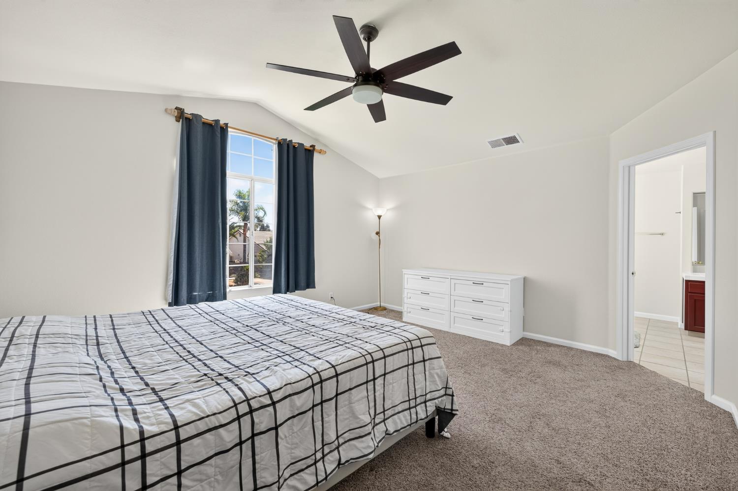 9845 N Woodrow Ave, Fresno, CA 93720