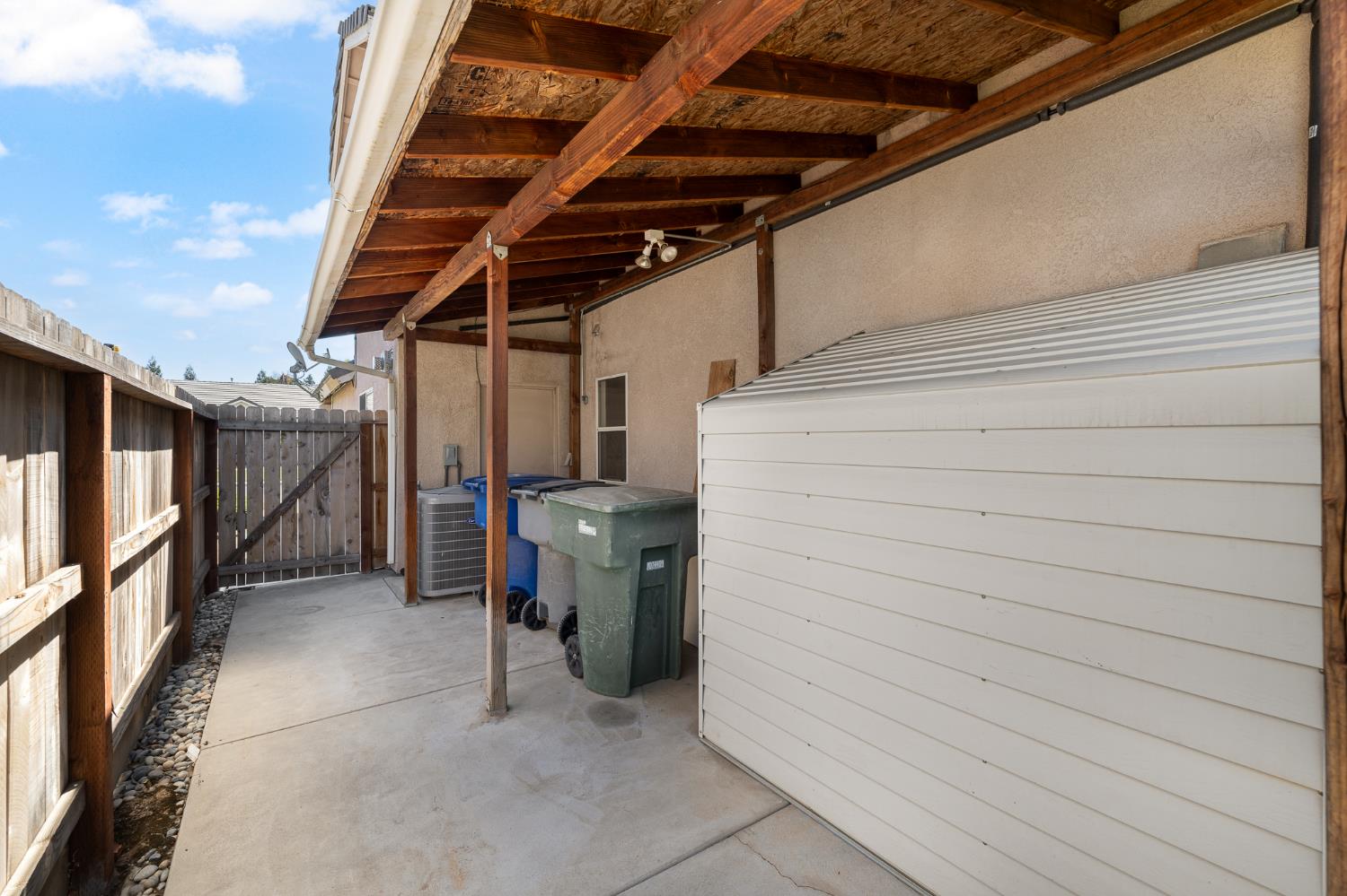 9845 N Woodrow Ave, Fresno, CA 93720