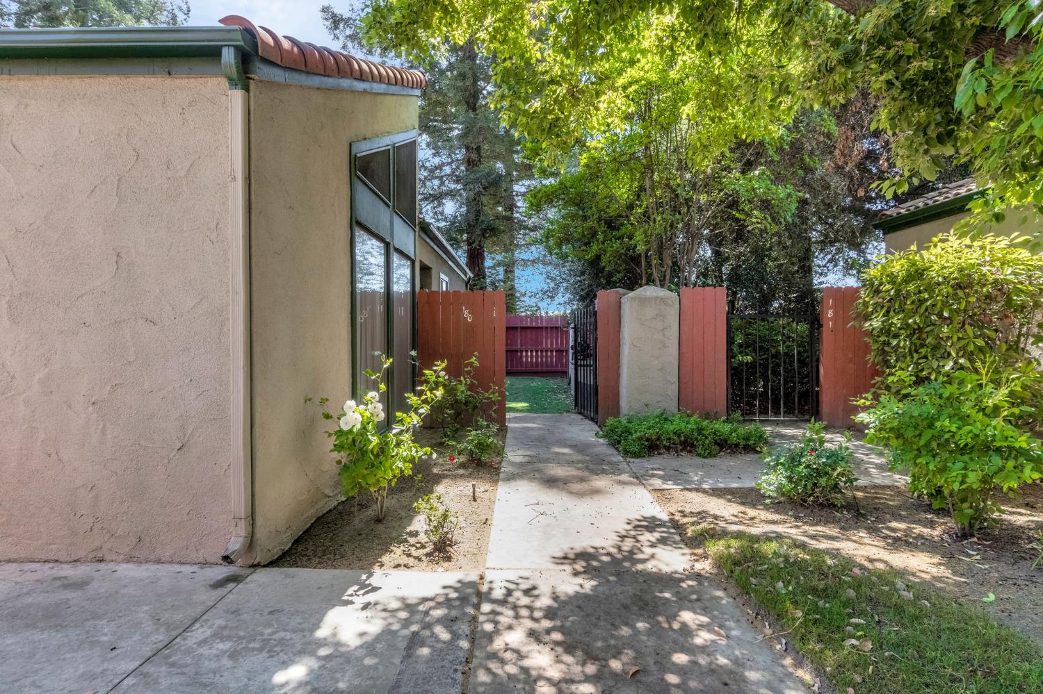 5965 E Shields Ave #180, Fresno, CA 93727