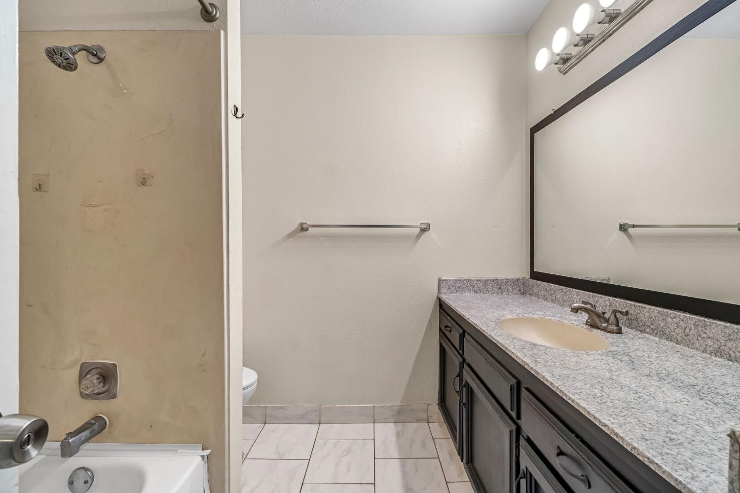 5965 E Shields Ave #180, Fresno, CA 93727
