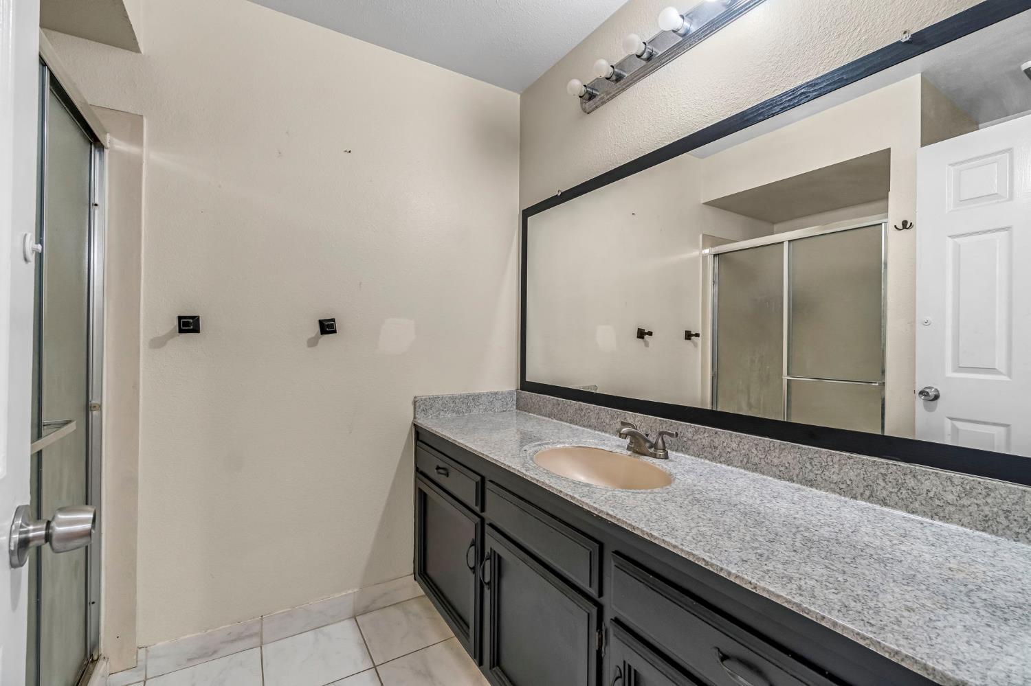 5965 E Shields Ave #180, Fresno, CA 93727