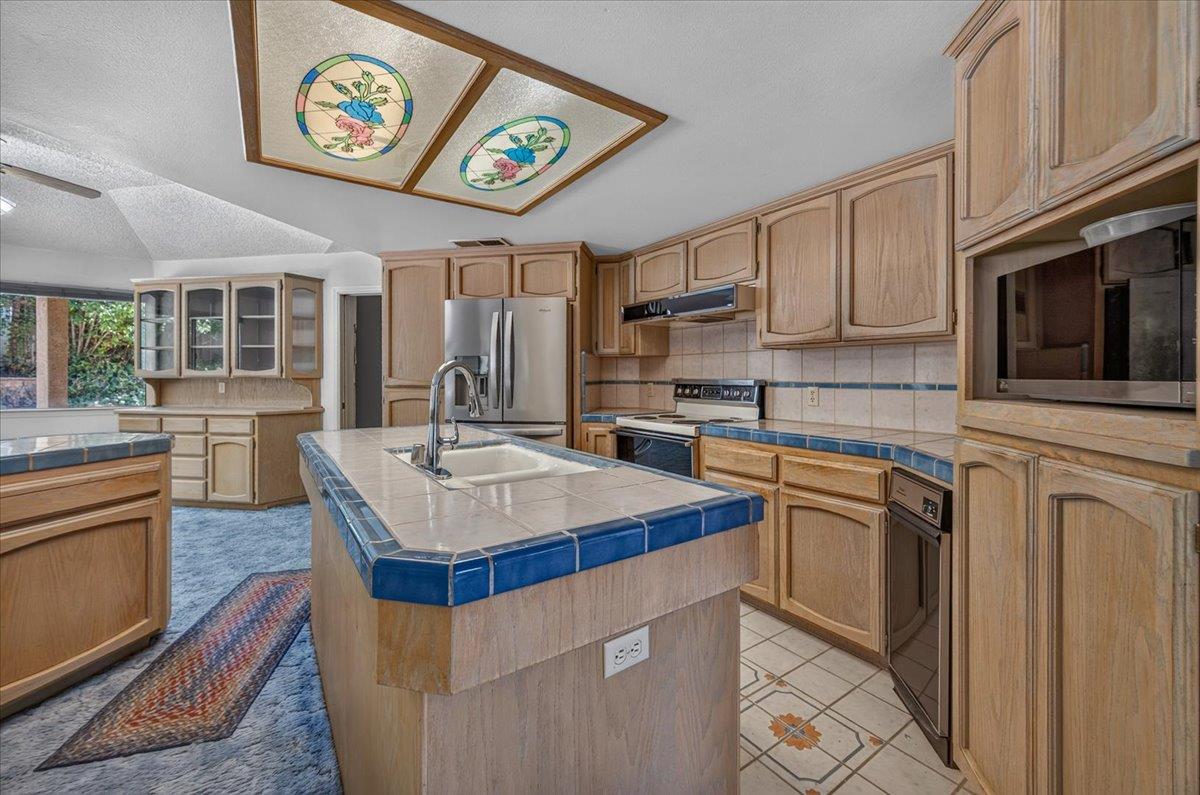 493 W Bluff Ave, Fresno, CA 93711