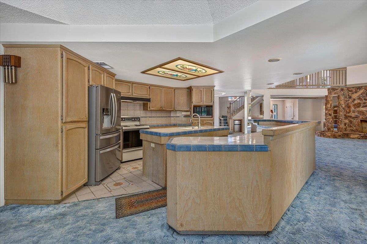 493 W Bluff Ave, Fresno, CA 93711
