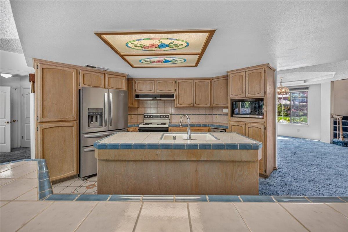 493 W Bluff Ave, Fresno, CA 93711