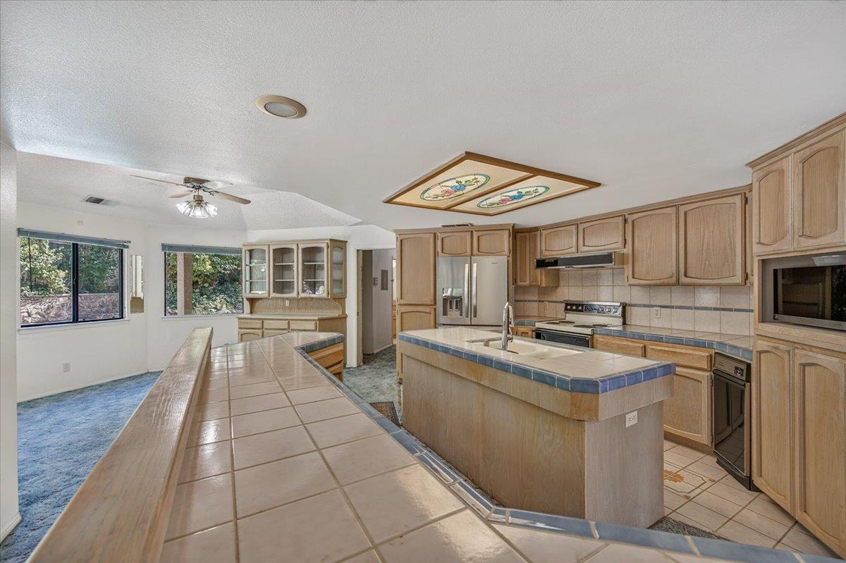493 W Bluff Ave, Fresno, CA 93711