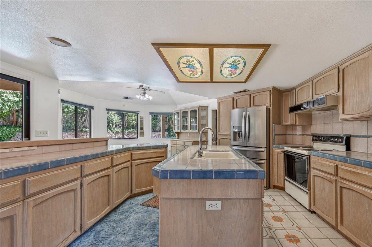 493 W Bluff Ave, Fresno, CA 93711