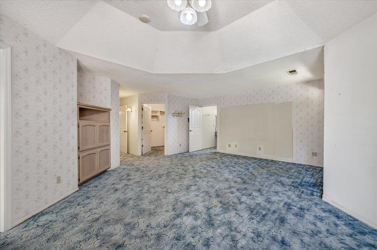493 W Bluff Ave, Fresno, CA 93711
