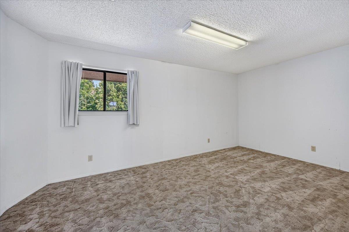 493 W Bluff Ave, Fresno, CA 93711