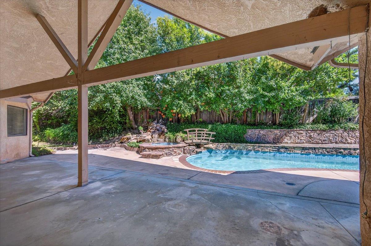 493 W Bluff Ave, Fresno, CA 93711