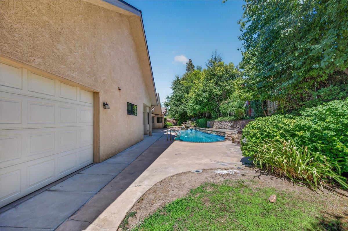 493 W Bluff Ave, Fresno, CA 93711