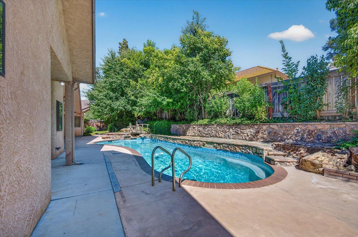 493 W Bluff Ave, Fresno, CA 93711