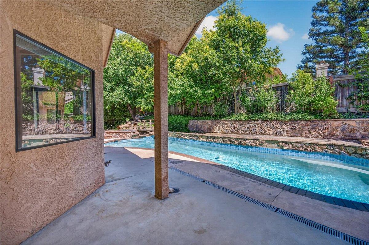 493 W Bluff Ave, Fresno, CA 93711