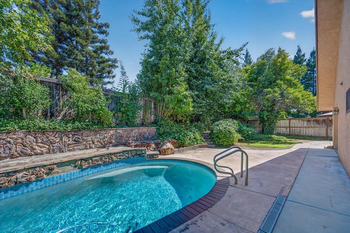 493 W Bluff Ave, Fresno, CA 93711