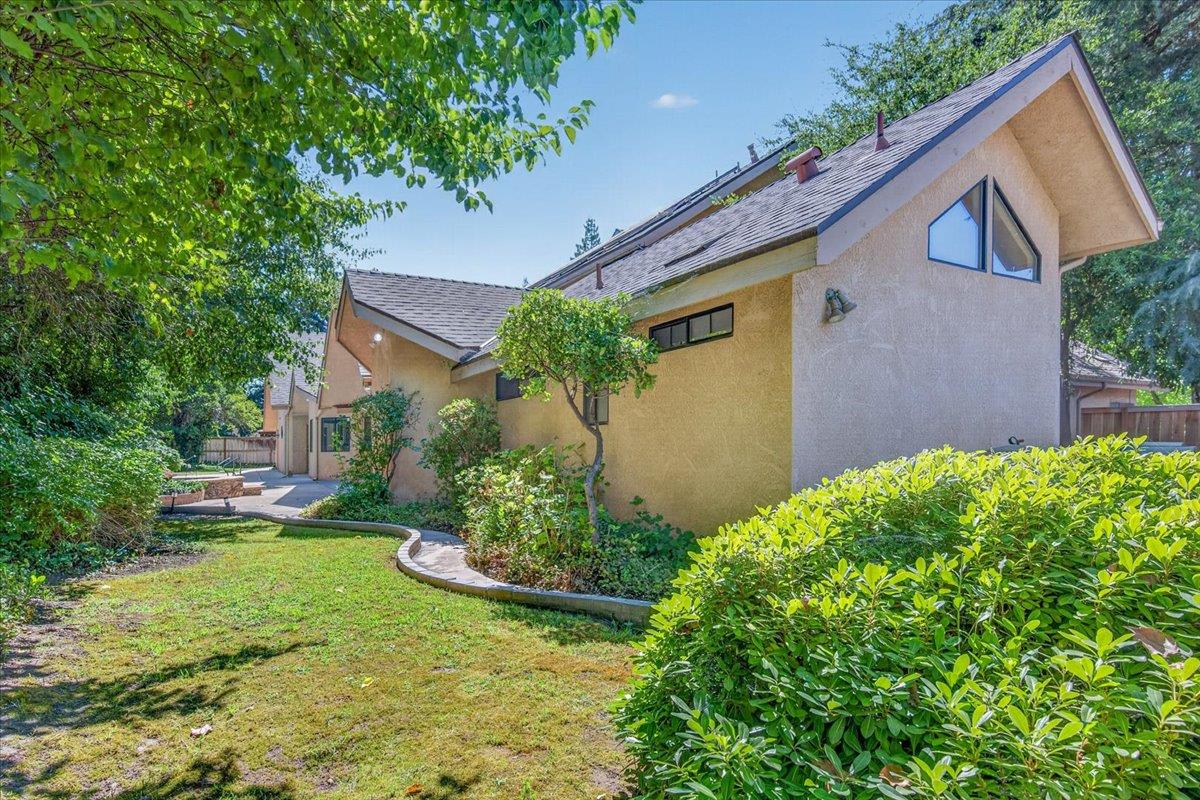 493 W Bluff Ave, Fresno, CA 93711