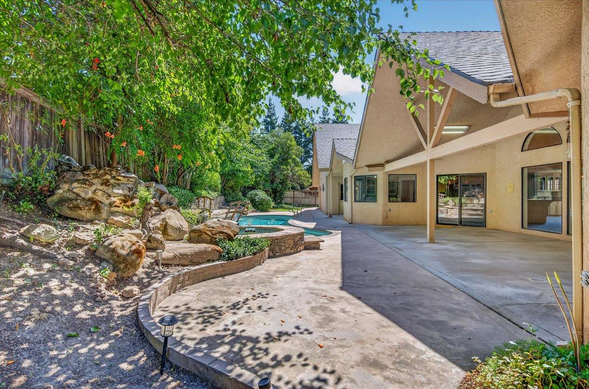493 W Bluff Ave, Fresno, CA 93711
