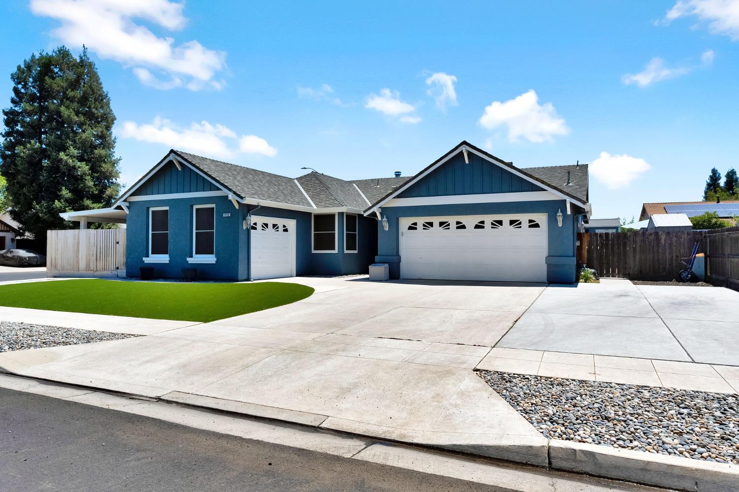 2956 Griffith Ave, Clovis, CA 93611