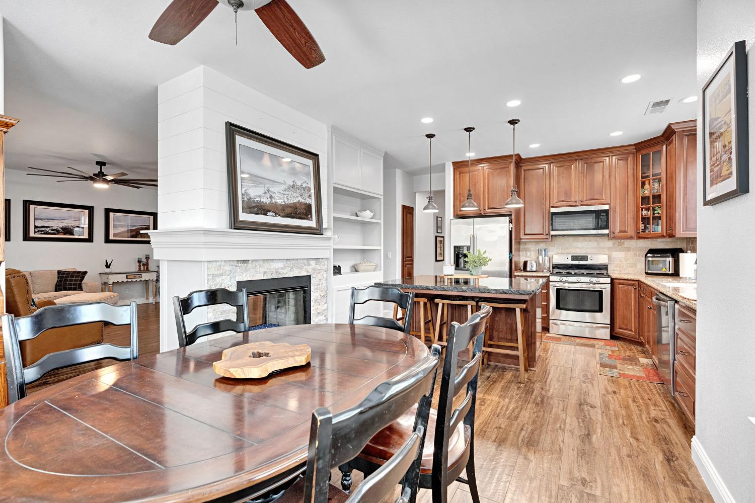 2956 Griffith Ave, Clovis, CA 93611