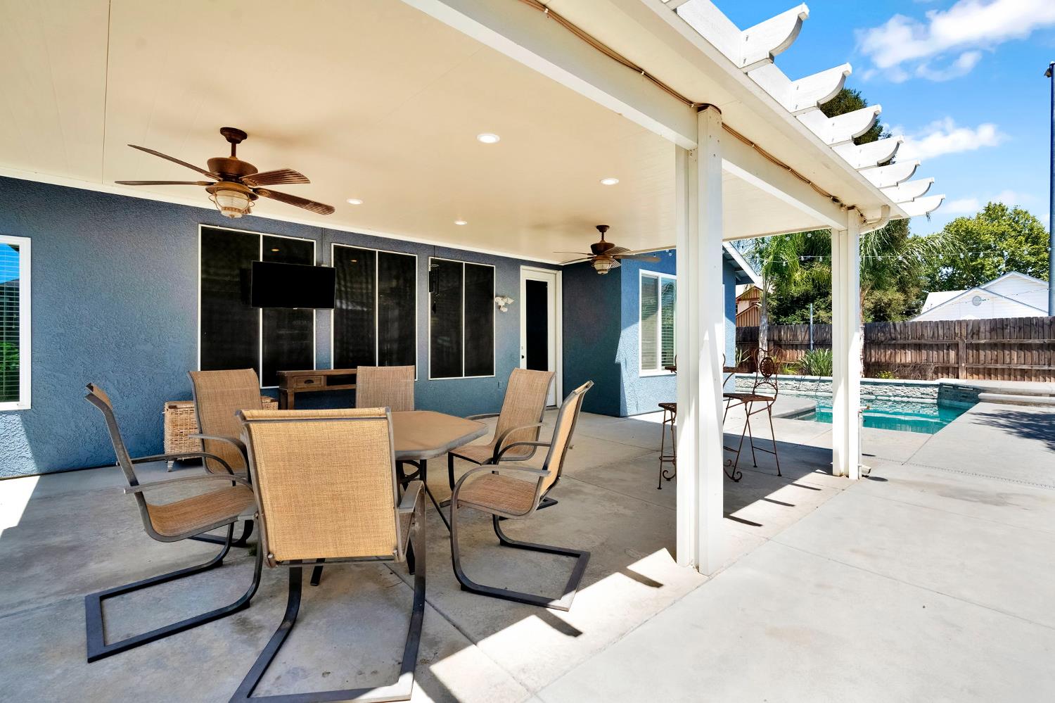 2956 Griffith Ave, Clovis, CA 93611