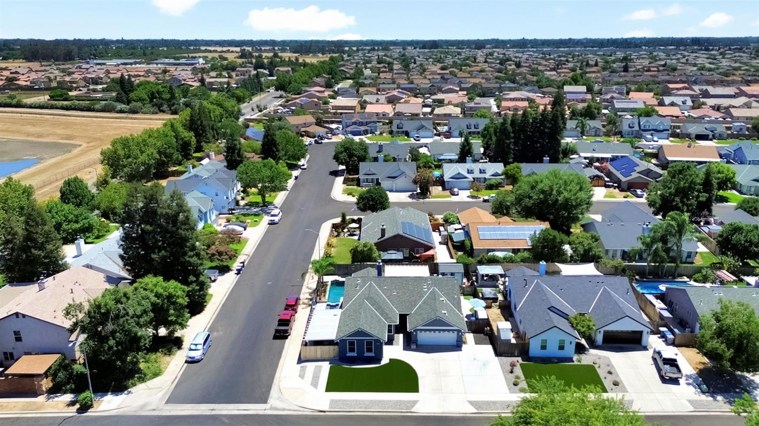 2956 Griffith Ave, Clovis, CA 93611