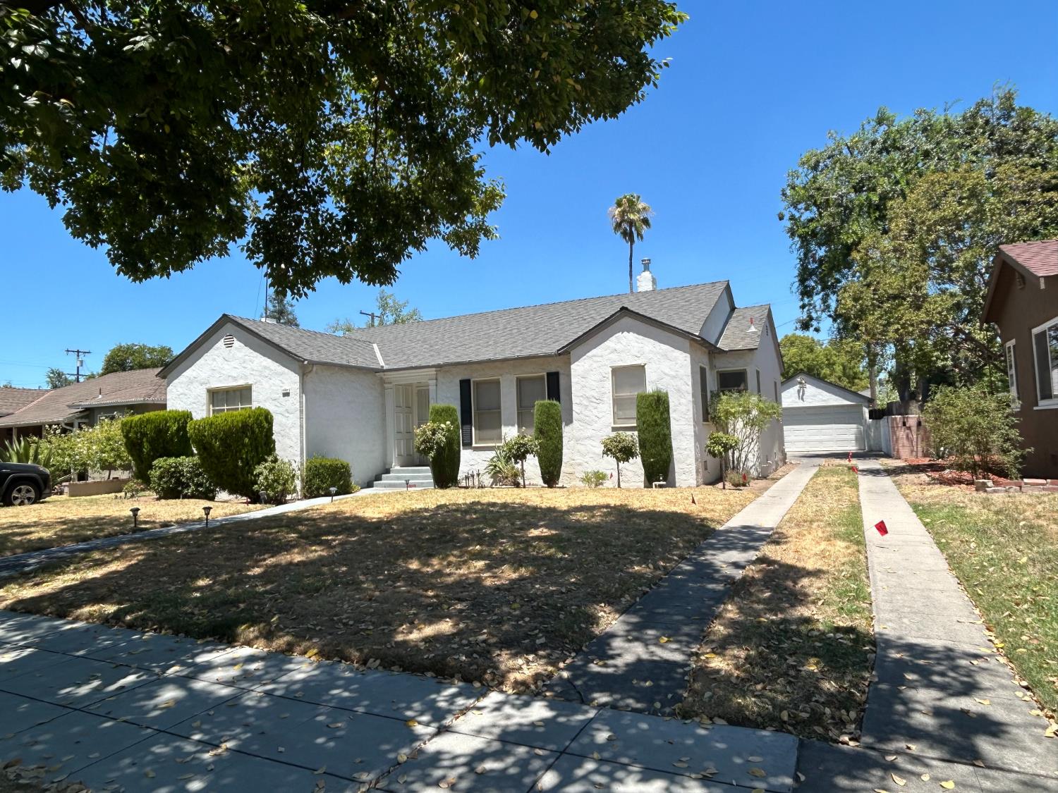 143 E Weldon Ave, Fresno, CA 93704