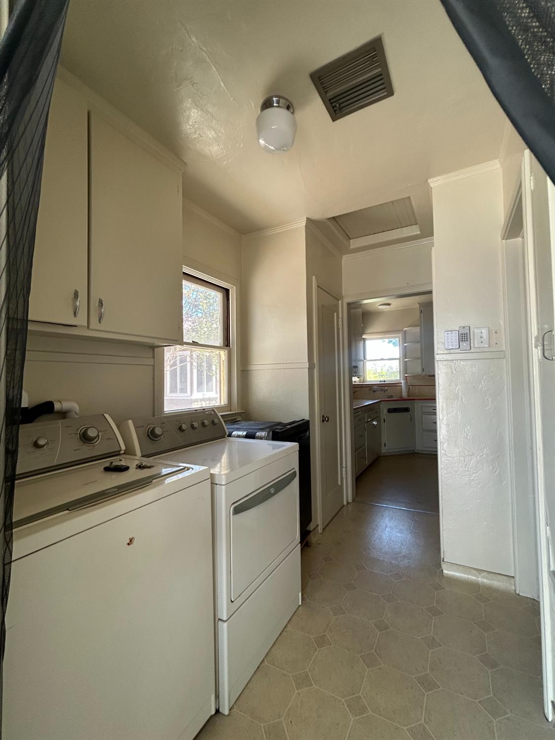 143 E Weldon Ave, Fresno, CA 93704
