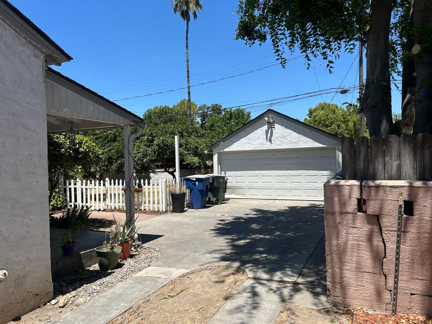 143 E Weldon Ave, Fresno, CA 93704