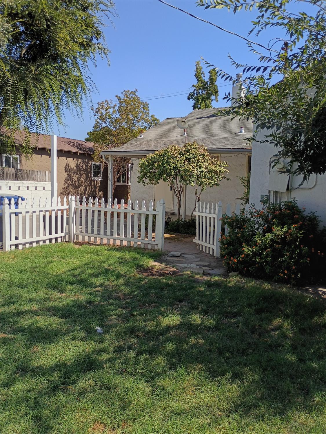 143 E Weldon Ave, Fresno, CA 93704