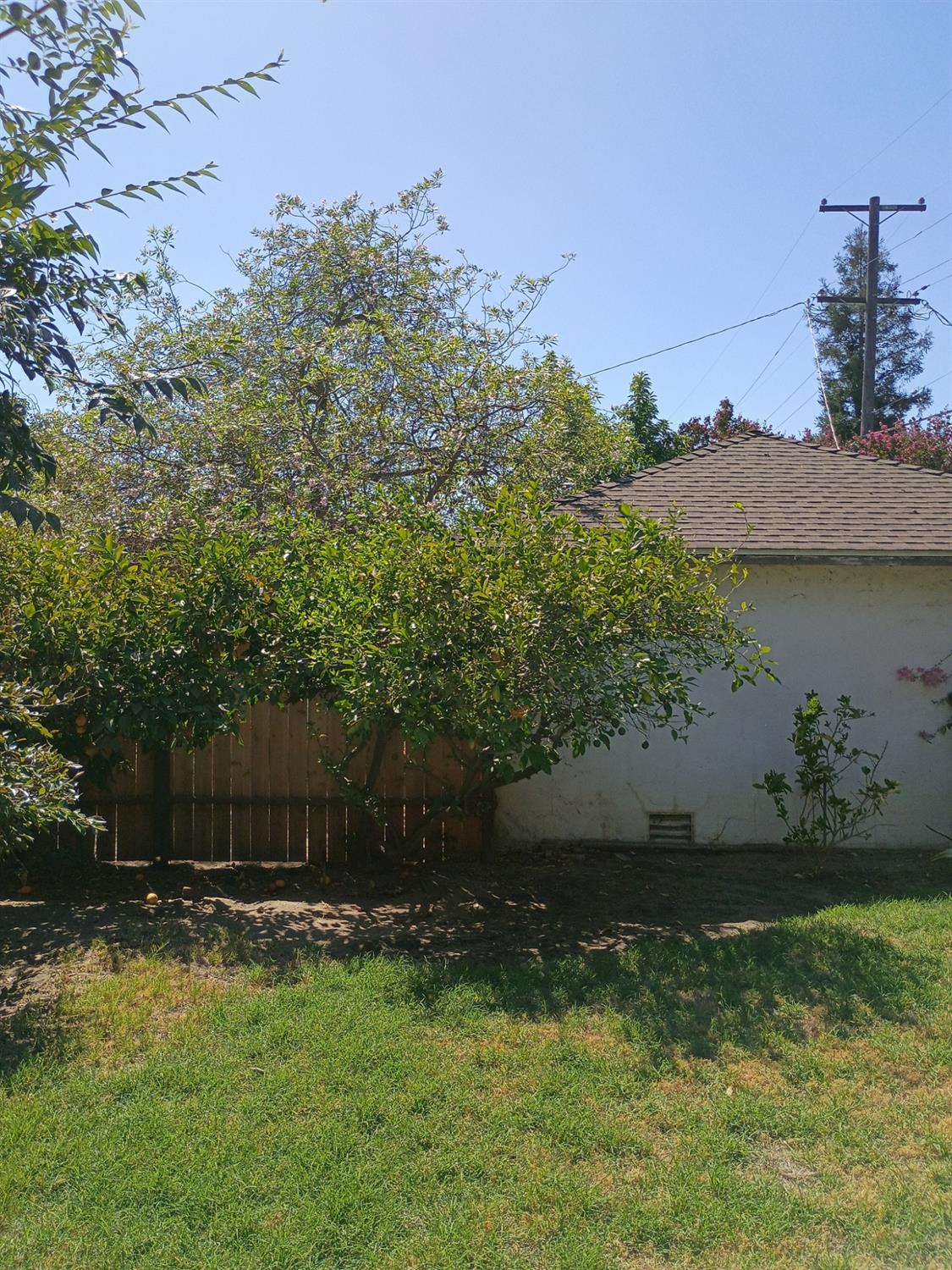 143 E Weldon Ave, Fresno, CA 93704