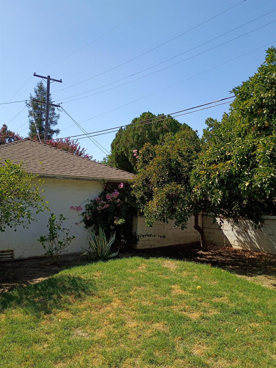 143 E Weldon Ave, Fresno, CA 93704