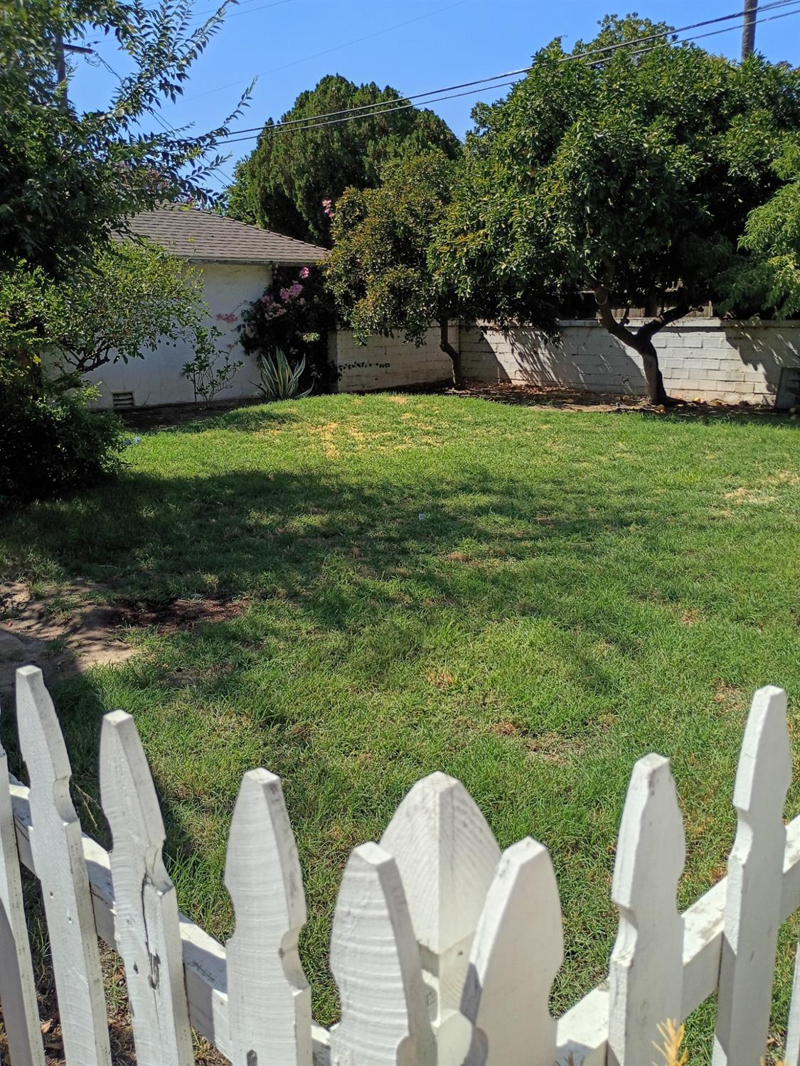 143 E Weldon Ave, Fresno, CA 93704