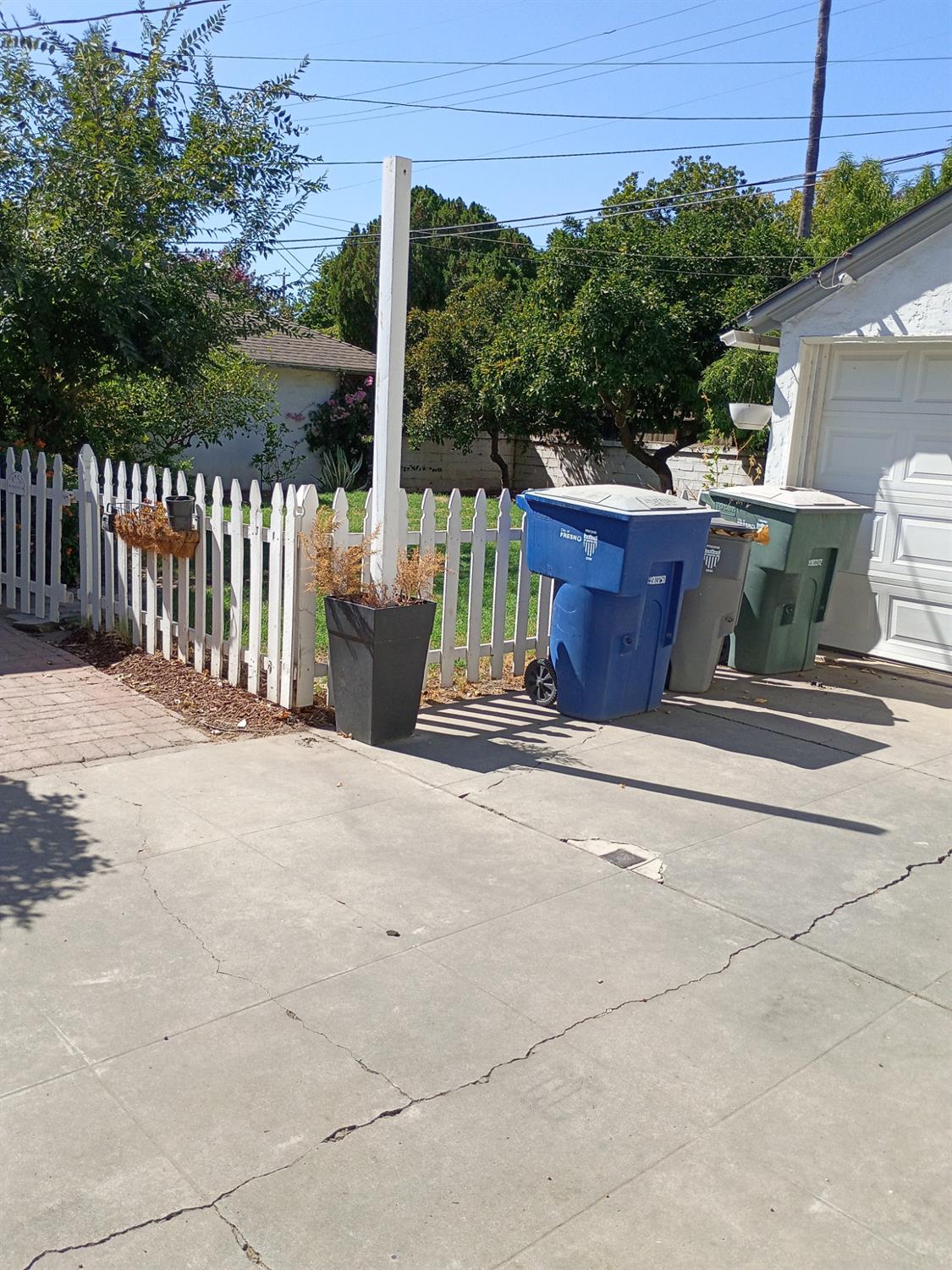 143 E Weldon Ave, Fresno, CA 93704
