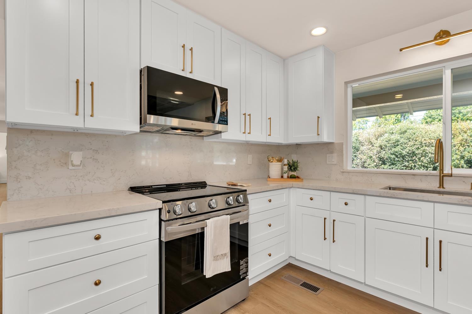1335 S Waverly Ln, Fresno, CA 93727