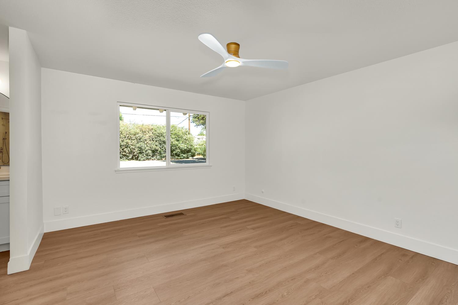 1335 S Waverly Ln, Fresno, CA 93727