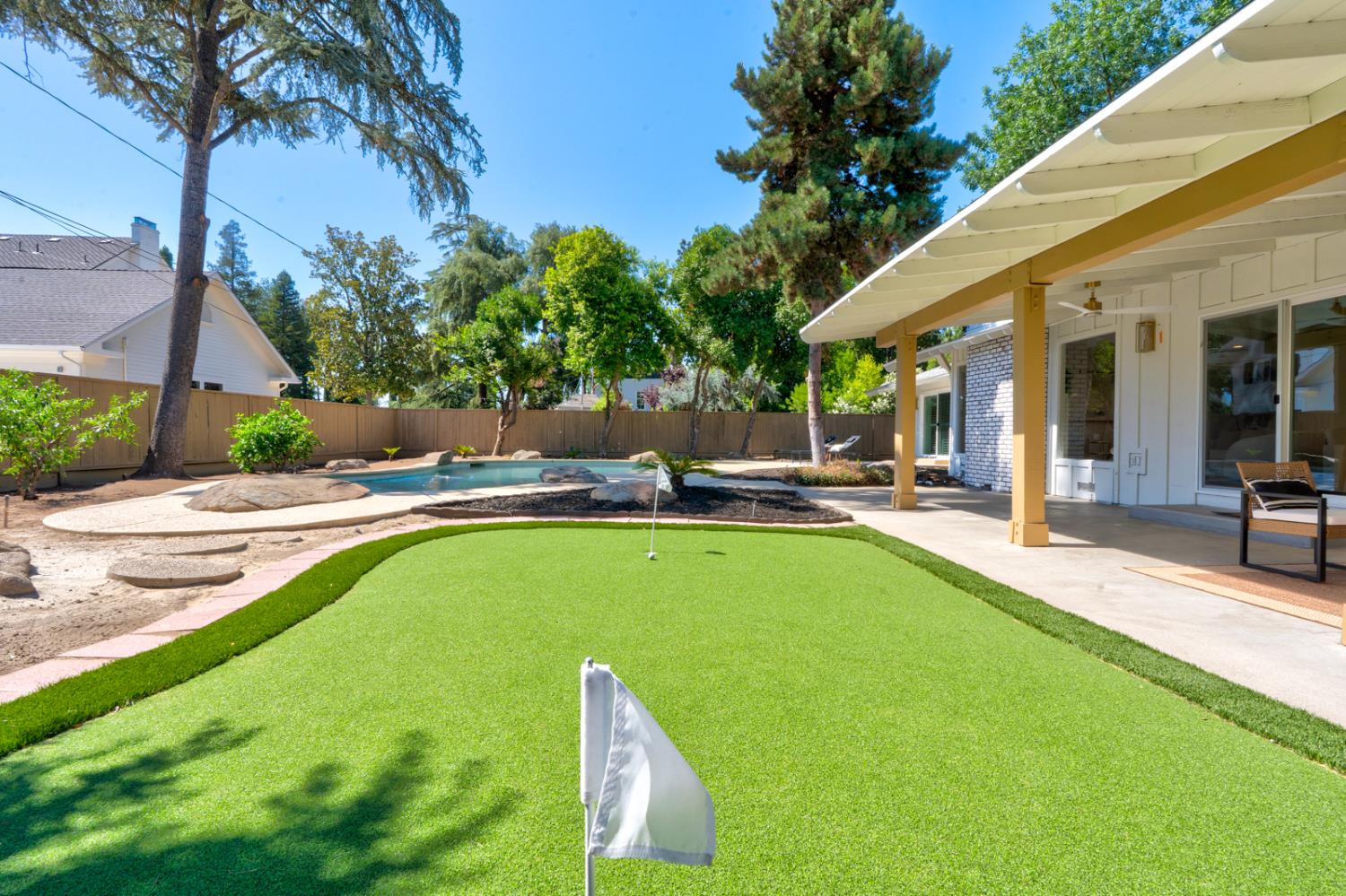 1335 S Waverly Ln, Fresno, CA 93727