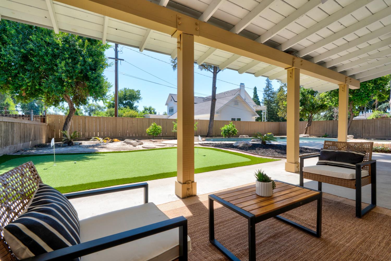 1335 S Waverly Ln, Fresno, CA 93727