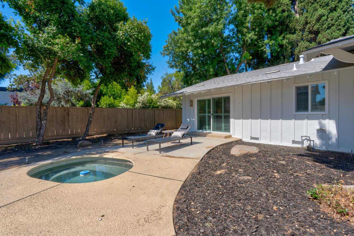 1335 S Waverly Ln, Fresno, CA 93727