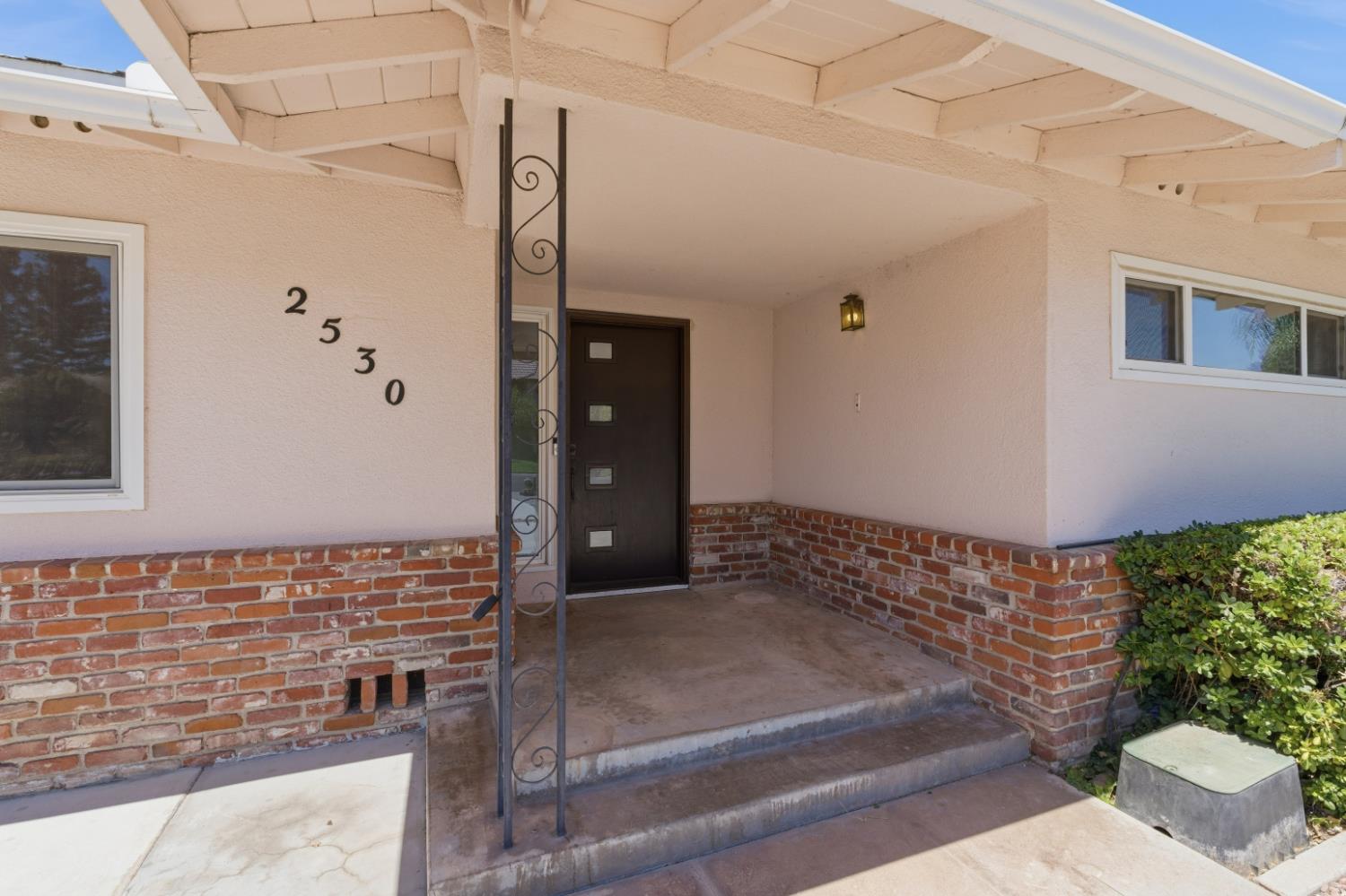 2530 W Fir Ave, Fresno, CA 93711