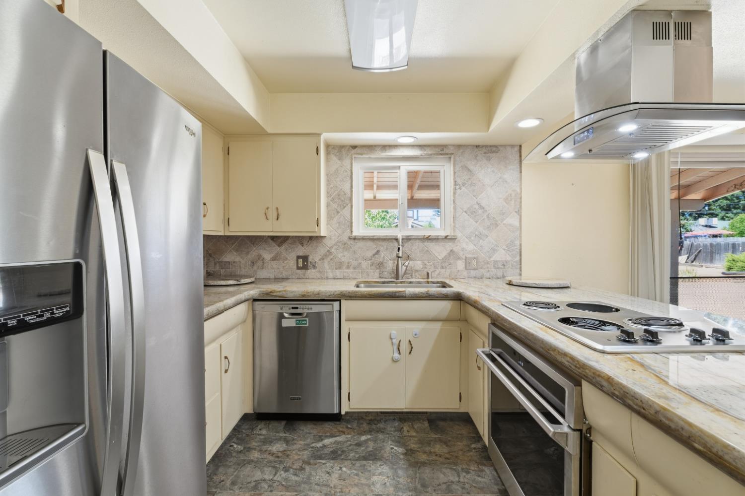 2530 W Fir Ave, Fresno, CA 93711