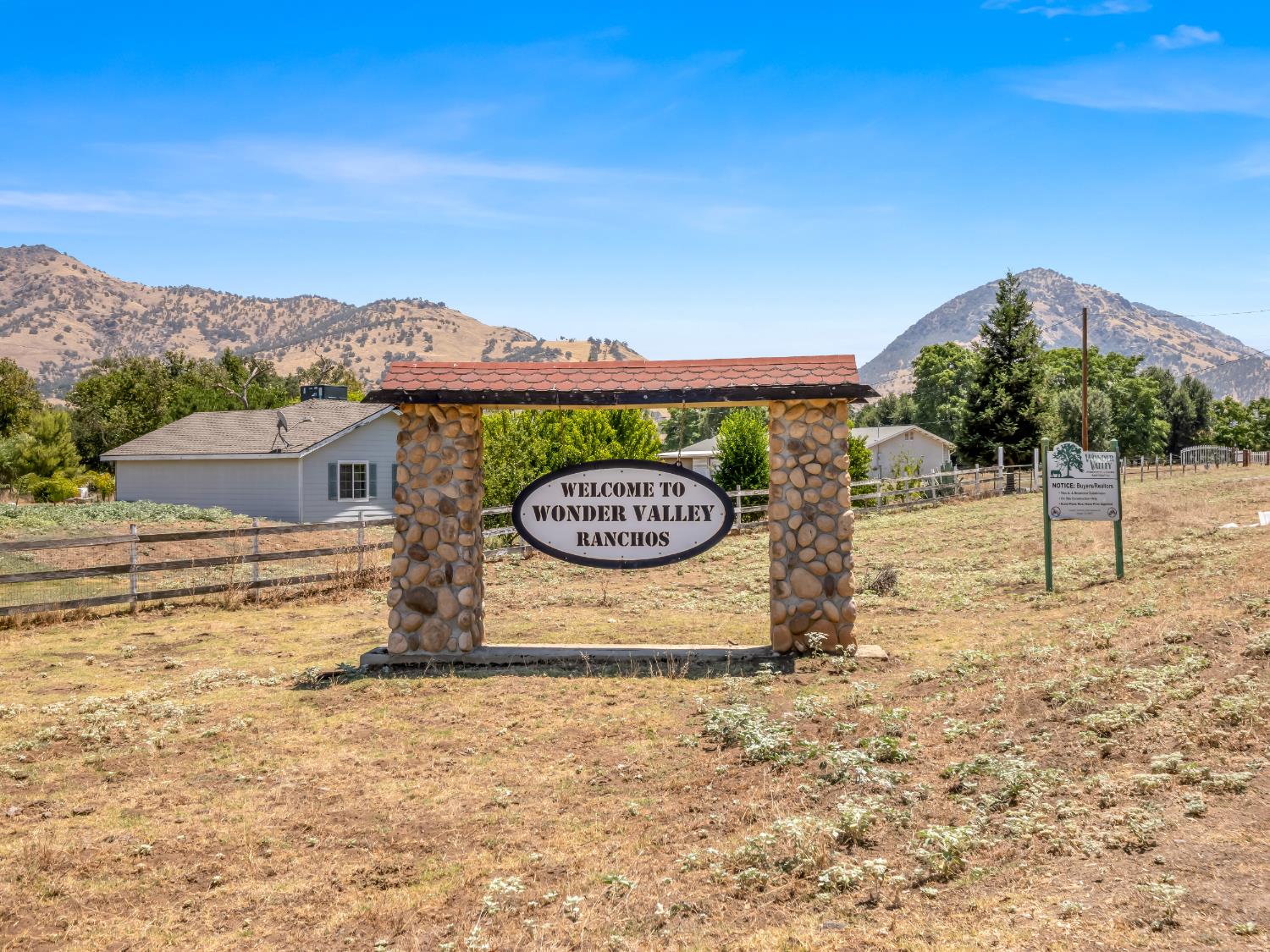 6319 Lupine Dr, Sanger, CA 93657